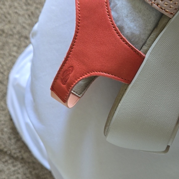 Shoes - Picture 5 of 8